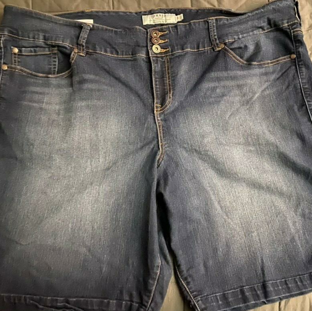 Torrid Jegging Shorts Size 28
